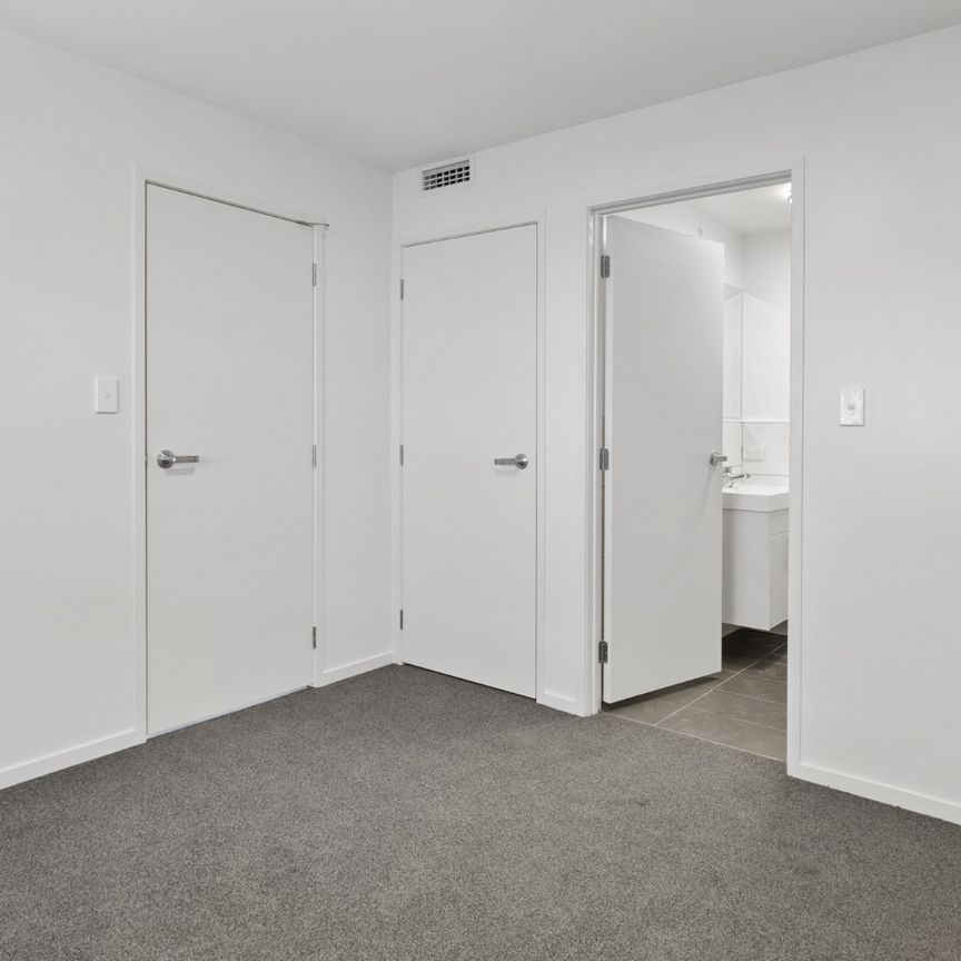 Make yourself at Home – 4045 Great North Road - Photo 1