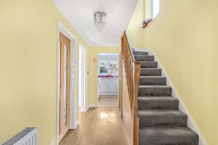 Ashleigh Avenue, Egham, Surrey, TW20 8LB - Photo 4