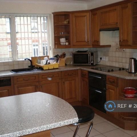 1 bedroom in a house share to rent - Photo 1