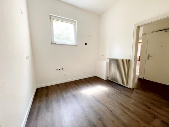 GROßZÜGIGE 2-ZIMMER WOHNUNG IN KREFELDER INNENSTADT ZU MIETEN! - Photo 1