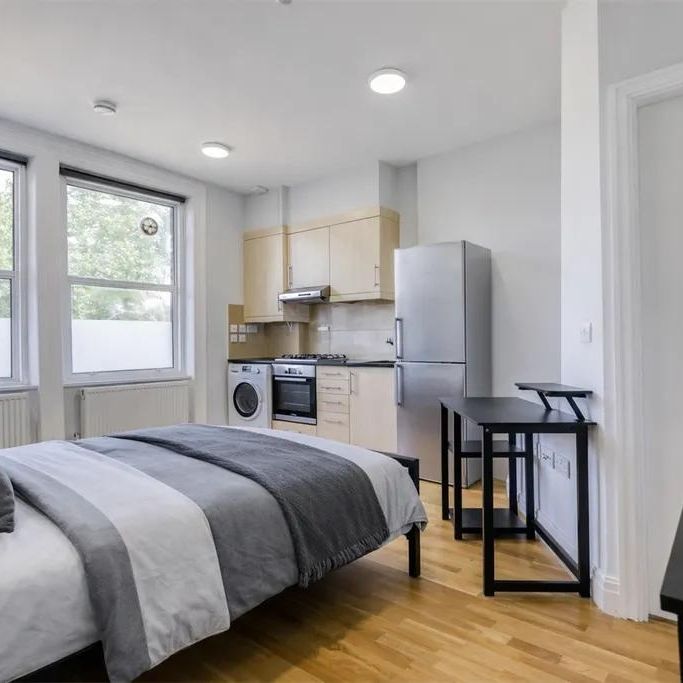 Studio Flat, Very Near Birch Grove Area, W3 - Photo 1
