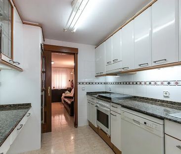 Avinguda de la Mare de Déu de Bellvitge, L'Hospitalet de Llobregat,... - Photo 3