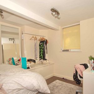 2 Bed - 152A Otley Road, Headingley, Leeds - LS16 5JX - Student - Photo 2