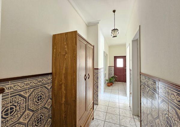 Floor 3 bedroom villa with suite located in Cacia!