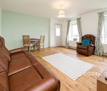 2 bedroom flat to rent - Photo 2