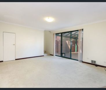 Spacious Homely Townhouse - Photo 2