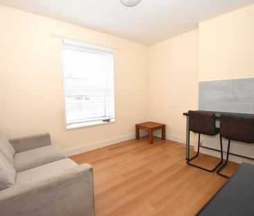 1 bedroom Flat To Let - Photo 4