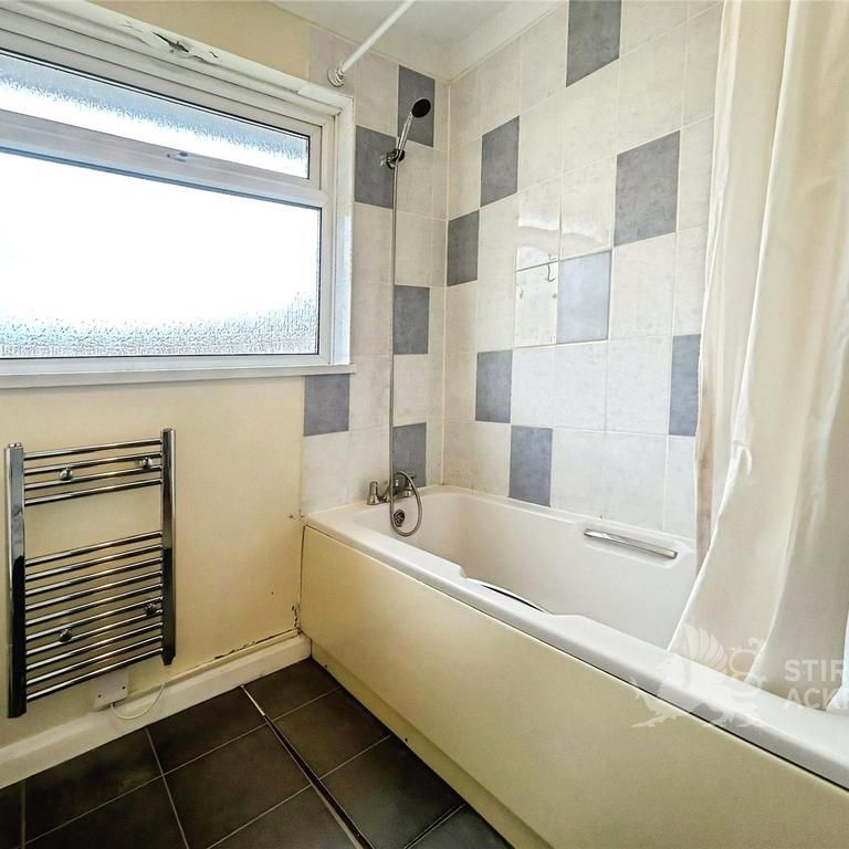 4 bedroom semi-detached house to rent - Photo 1