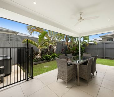 Stylish & Spacious Family Home in Caloundra West - Photo 2