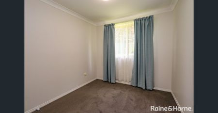 THREE BEDROOM UNIT - Close to town Available 15.12.2025 - Photo 3