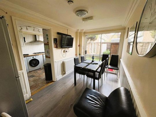 3 bedroom house share to rent - Photo 1