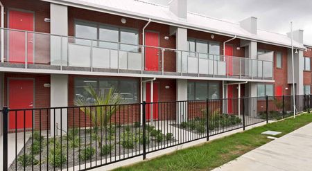 Papakura, 2 bedrooms, $550 per week - 26 Railway West St - Photo 2