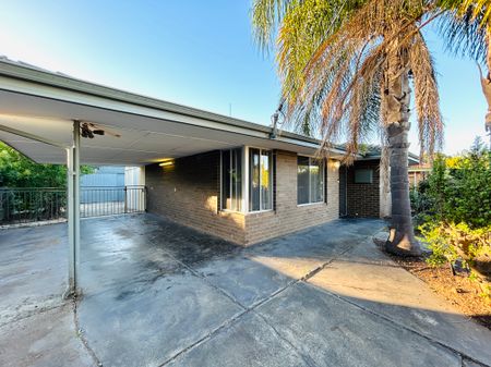 Charming 3-Bedroom Home in Quiet Kenwick Location - Photo 4