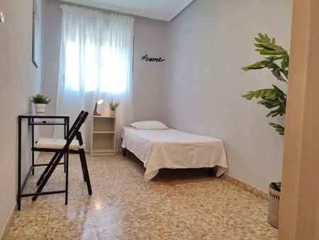 Plaza de Corpus Barga, Madrid, Community of Madrid 28053 - Photo 3