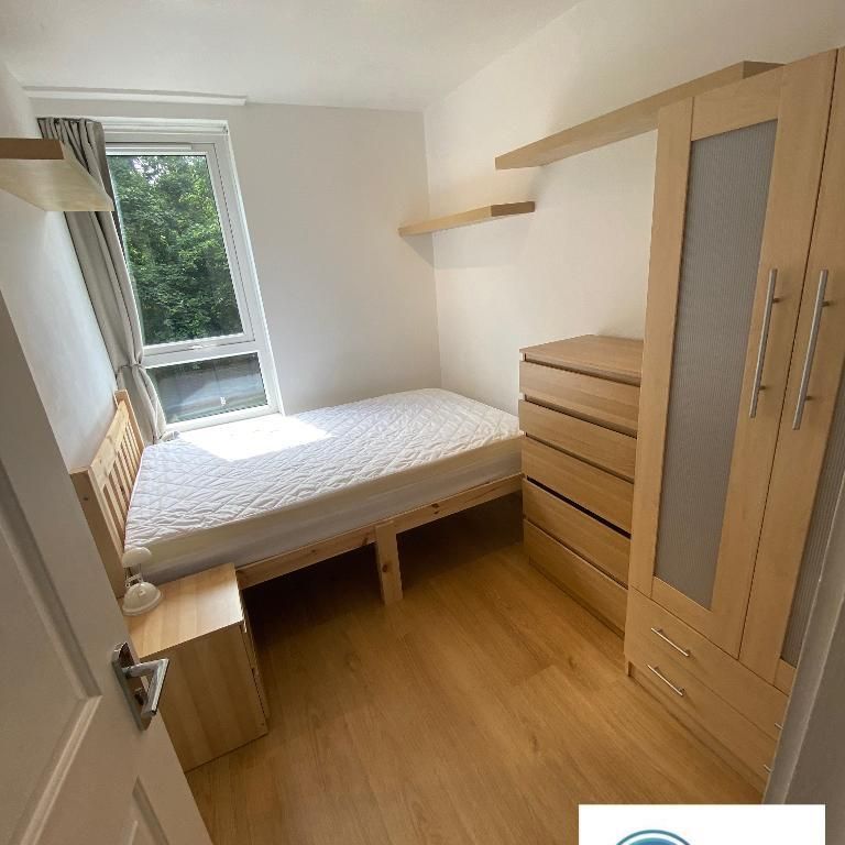 1 Bedroom Room in Flat Share To Rent - Photo 1