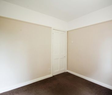 Laburnum Grove, Saltney, Chester - Photo 2