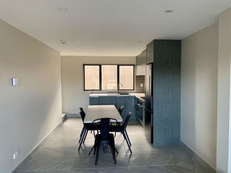 Rent this Lovely Home in Sandringham - Photo 4