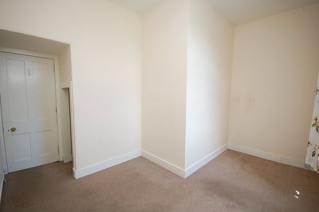 4 bedroom apartment to rent - Photo 3