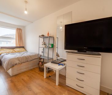 Room in a Shared House, Marlborough Avenue, E8 - Photo 2
