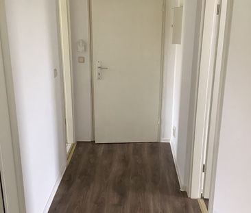 Schöne 3-Raumwohnung mit Einbauküche und Balkon - Foto 2