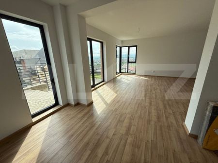 Duplex spectaculos de inchiriat, cu 5 camere, 5 bai, 270 mp, - Fotografie 5