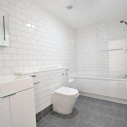 Wellington Square, Hastings, TN34 - Photo 1