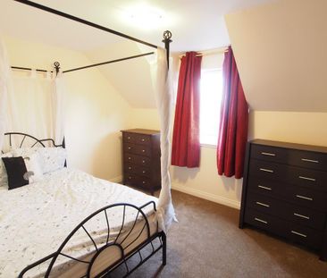 4 bedroom detached house to rent - Photo 2