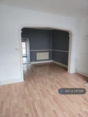 2 bedroom end of terrace house to rent - Photo 1