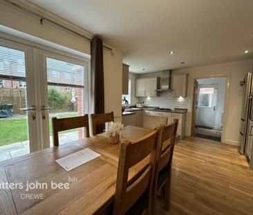 3 bedroom detached house to rent - Photo 4