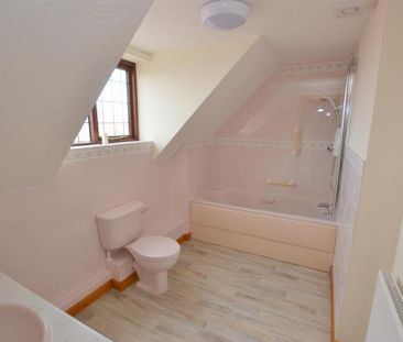 3 bedroom end of terrace house to rent - Photo 6