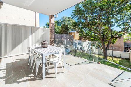 Contemporary living at it's Best! - Photo 3