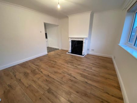 3 bedroom semi-detached house to rent - Photo 2