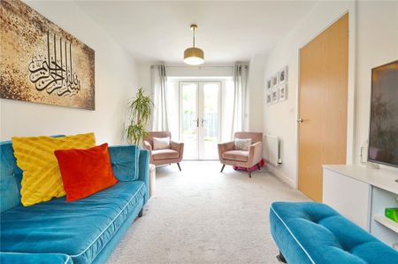 4 bedroom semi-detached house to rent - Photo 2