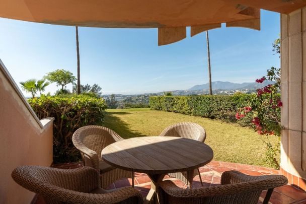 2 Bedroom Apartment For Rent in Puerto Banús, Málaga - Photo 1