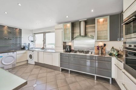 4 bedroom flat to rent - Photo 2