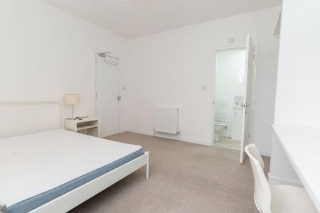 6 bedroom terraced house to rent - Photo 5