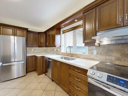 For Lease - 49 Exbury Road Unit# Main Fl, Toronto, Ontario - Photo 2