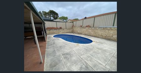 QUAINT HOME WIITH POOL - AIR CONDITIONING - OPPOSITE PARK - Photo 3