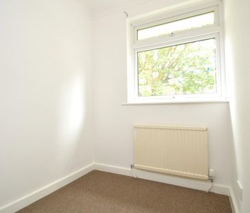 3 bedroom end of terrace house to rent - Photo 2