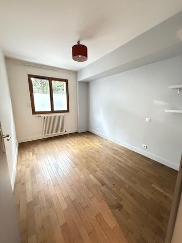 Location Appartement 2 pièces 50m² LA ROCHE SUR YON 85000 - Photo 2