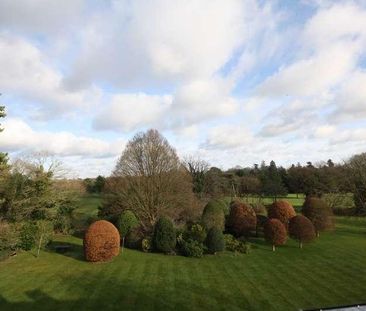 Park Lawn, Farnham Royal, SL2 - Photo 2