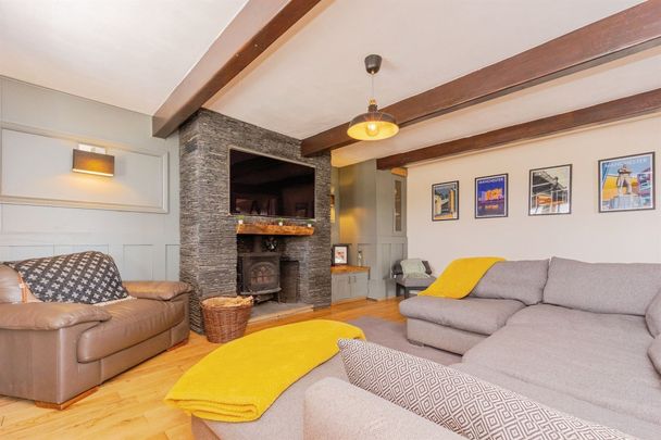 Halifax, Boothtown - Photo 1