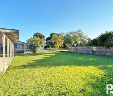 Neat as a pin - Central & Handy location! - Photo 6