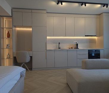 Prima inchiriere Studio lux vedere lac parcare subterana Mamaia - Photo 5