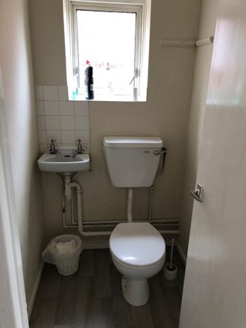 4 bedroom semi-detached house to rent - Photo 5