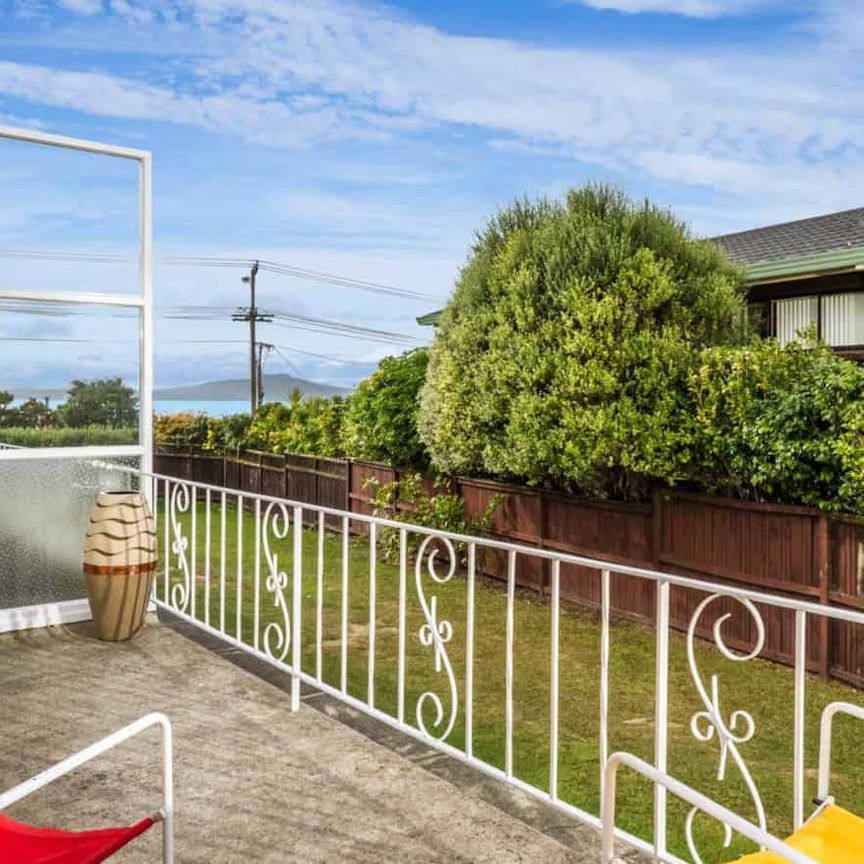 MILFORD 2 BEDROOM CUTIE WITH VIEWS - Photo 1