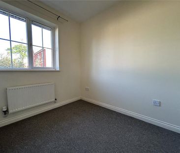 3 bedroom end of terrace house to rent - Photo 3