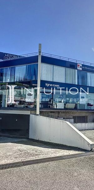 Cannes - ZI LES TOURRADES : Bureaux 2ème étage 1138 m² avec terrasse - Photo 1