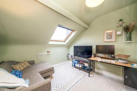 3 bedroom flat to rent - Photo 2