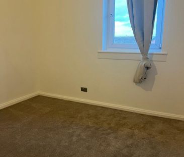 3 bedroom flat to rent - Photo 2